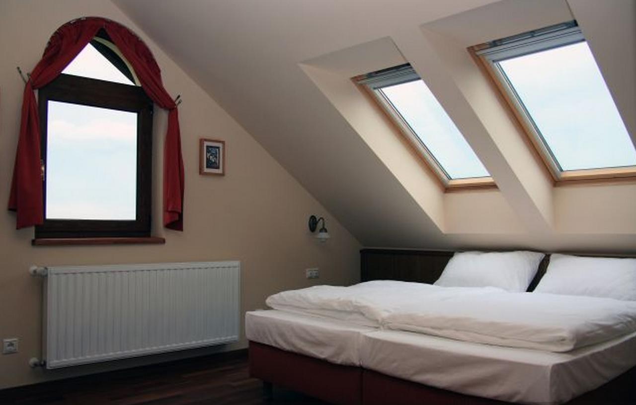 Publo Etterem Es Panzio Bed & Breakfast Csakvar Eksteriør bilde