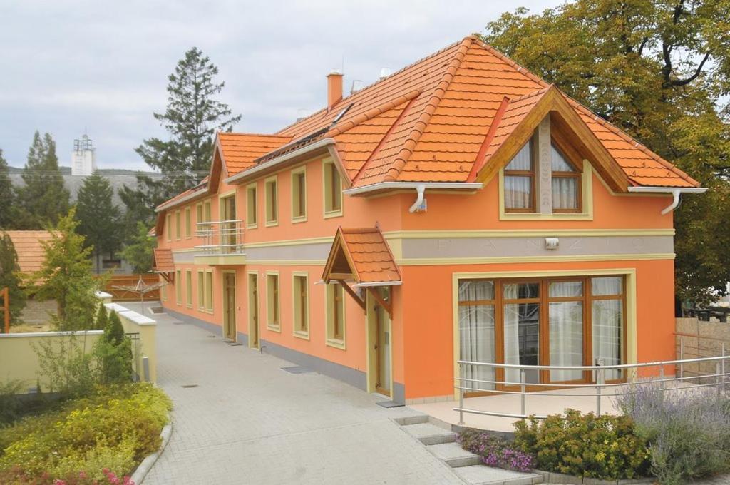 Publo Etterem Es Panzio Bed & Breakfast Csakvar Eksteriør bilde