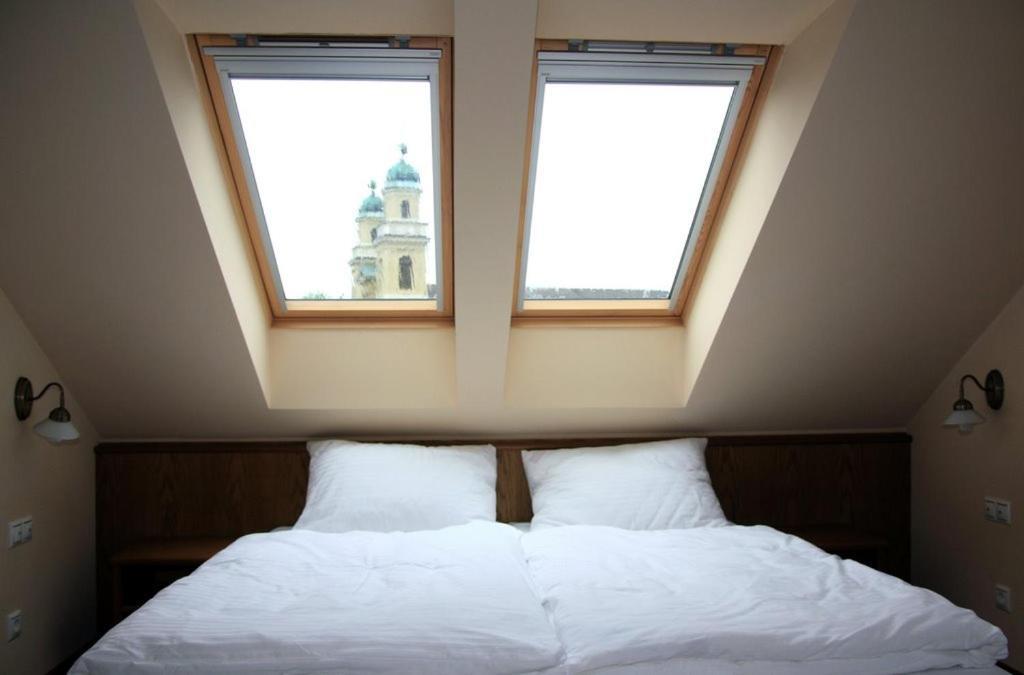 Publo Etterem Es Panzio Bed & Breakfast Csakvar Eksteriør bilde