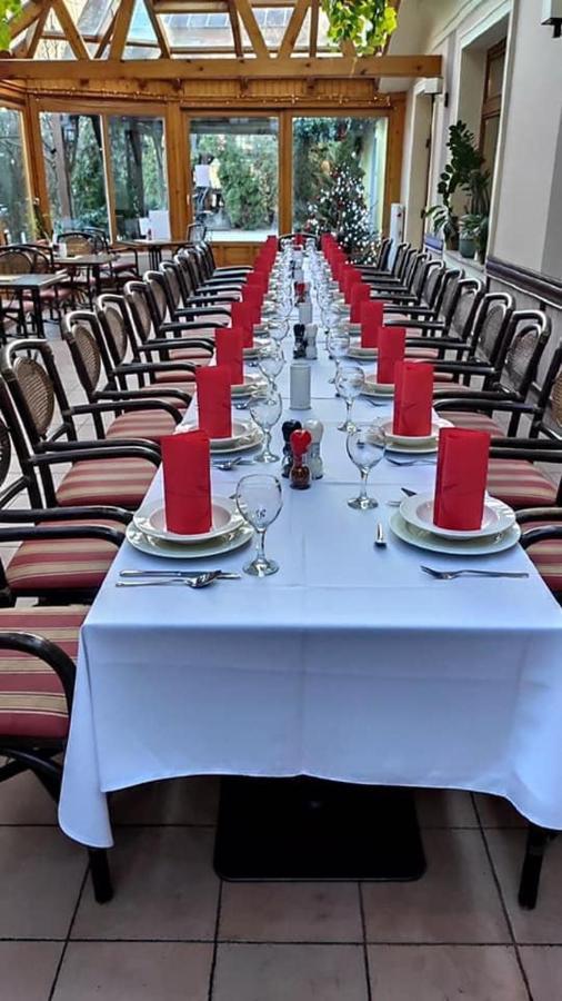 Publo Etterem Es Panzio Bed & Breakfast Csakvar Eksteriør bilde